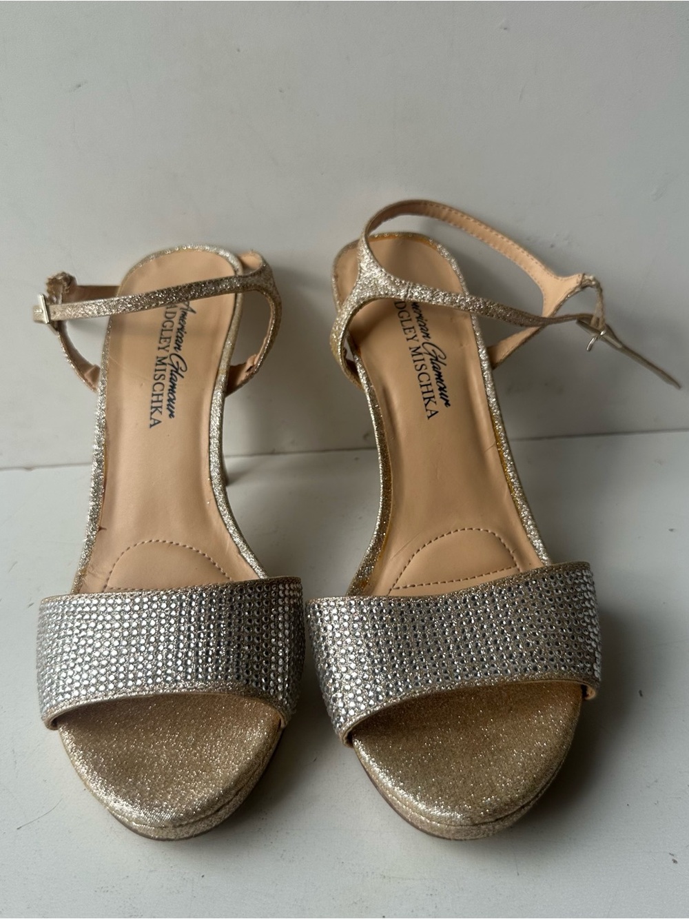 Badgley Mischka Women’s Gold Glitter Silver Rhinestone Heels Size 9 Ankle